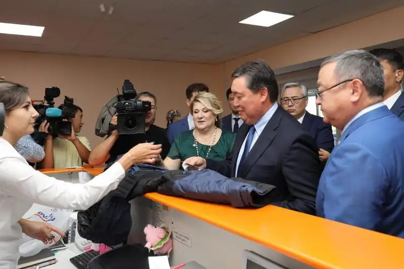 Аскар Мамин купил рабочую куртку в Актобе