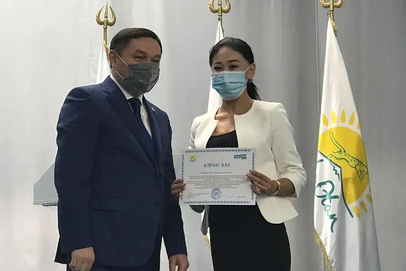 Благодарственные письма за участие в праймериз вручил аким Акмолинской области