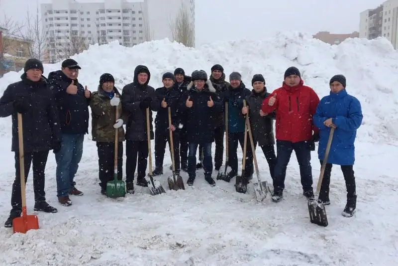 #БізБіргеміз: Территорию двух детсадов очистили от снега сотрудники «Астана LRT»