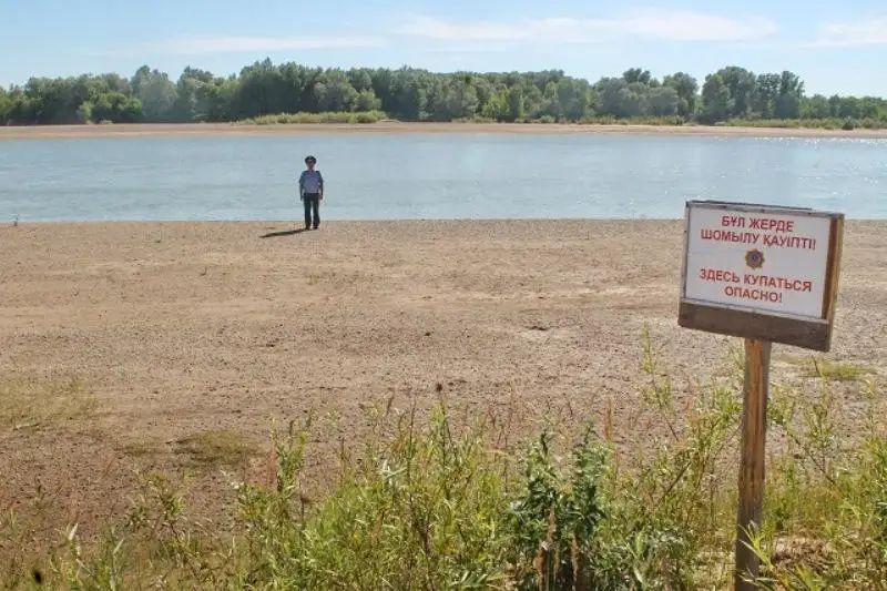 Трёх тонувших сестёр спас павлодарский полицейский