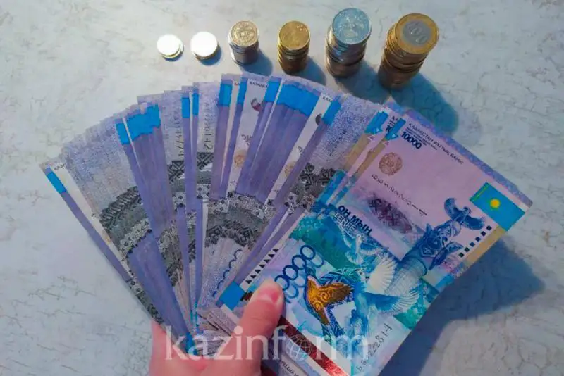 Почти 400 тысяч тенге выплатили двум жителям СКО за сообщения о коррупции