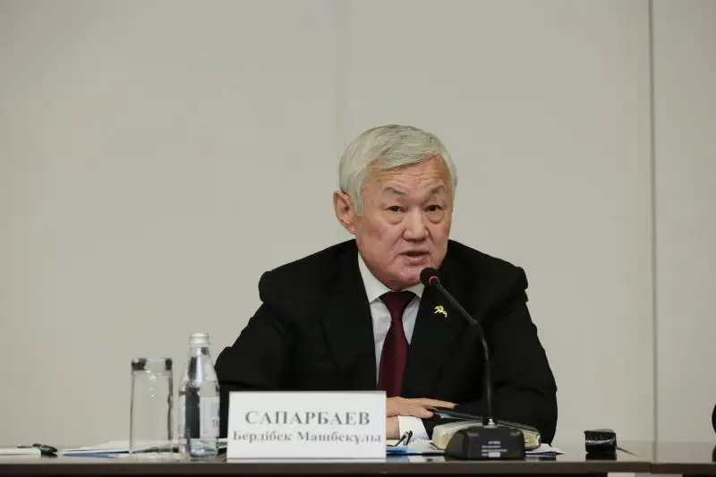 Бердибек Сапарбаев ознакомился с работой городской поликлиники в Актау