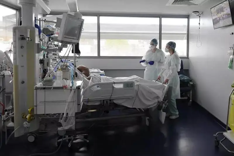 Во Франции число инфицированных COVID-19 превысило миллион