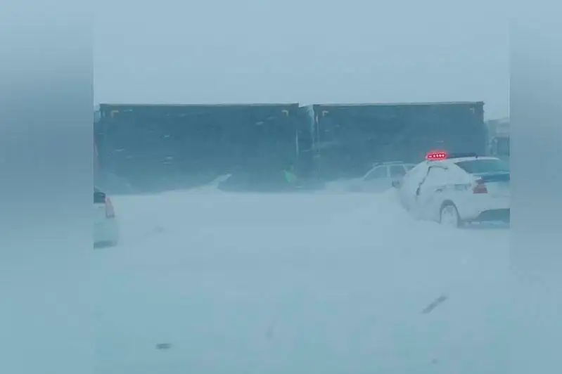 Тело гражданина Таджикистана найдено в автобусе на трассе в Актюбинской области