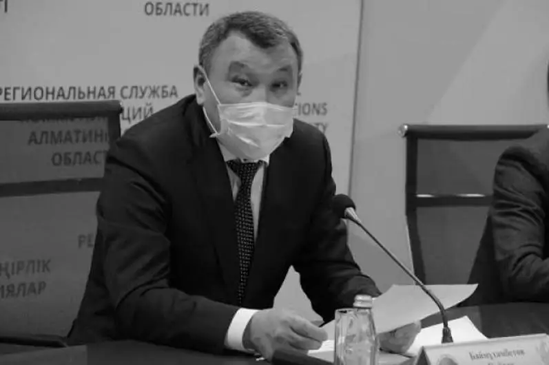 Вдове скончавшегося главного санврача Алматинской области вручили орден «Барыс»