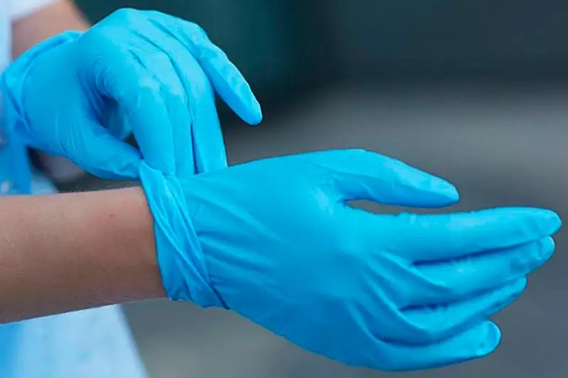 Трое суток ареста за отсутствие перчаток получил предприниматель в Атырауской области