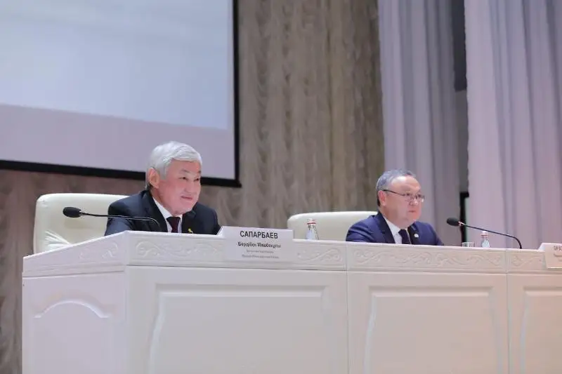 Бердибек  Сапарбаев рассказал актюбинцам, как решается вопрос обеспечения детей кружками и секциями