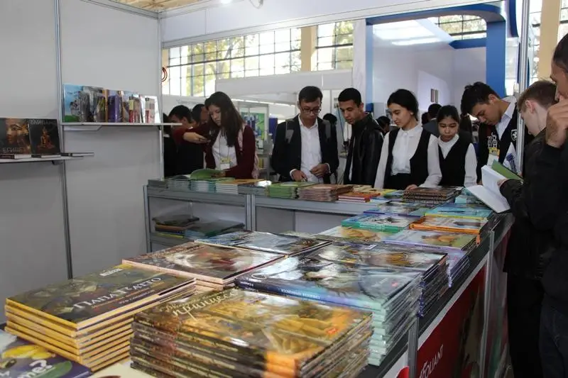 Казахстанские издательства презентовали свою продукцию на выставке в Ташкенте