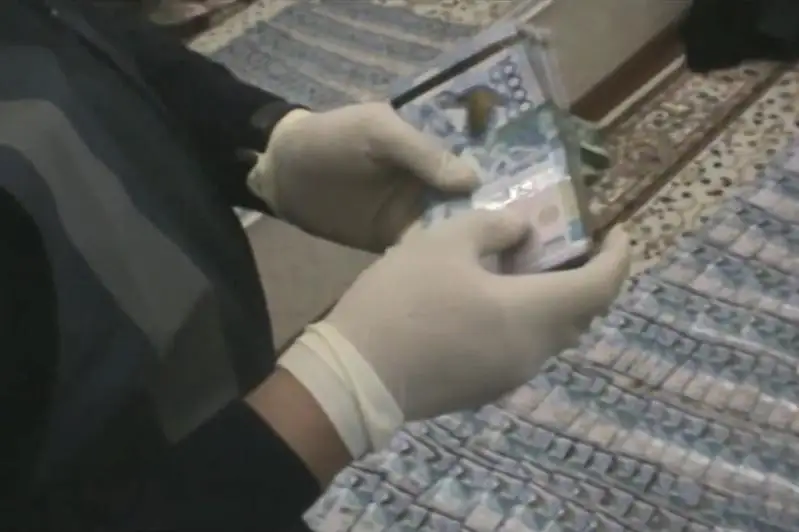 Двух руководителей акимата ВКО подозревают в получении взятки в 35 млн тенге