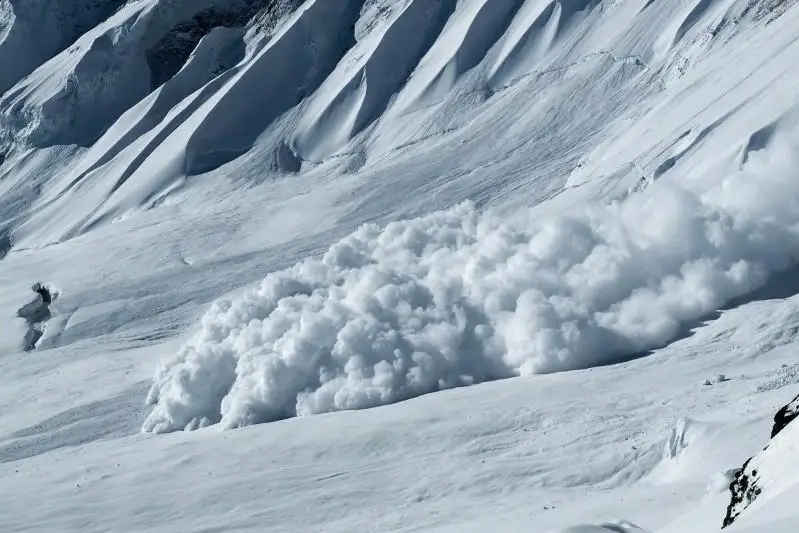 В бассейнах рек Киши и Улкен Алматы 1-3 апреля возможен сход снежных лавин
