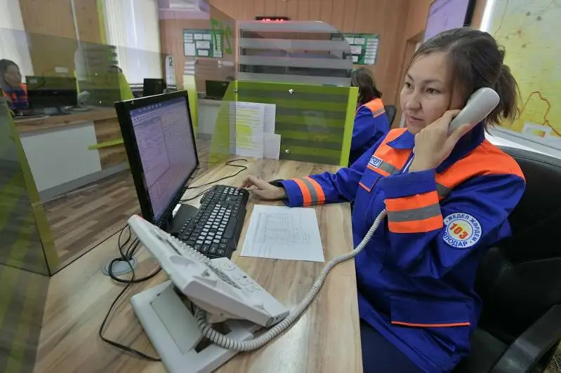 Диспетчеры павлодарской скорой помощи дважды помогли принять роды по телефону