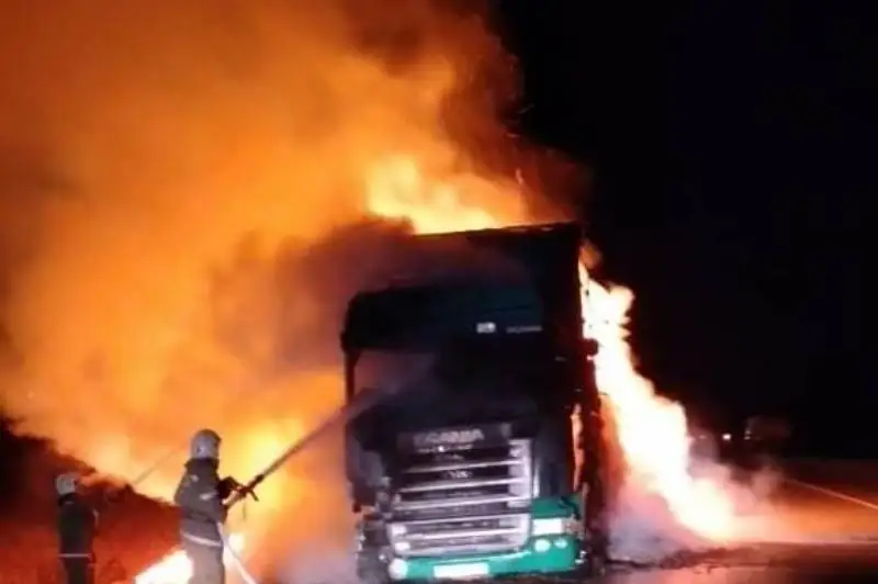 Сгоревший дотла грузовик, спасение жильцов многоэтажки – пожары в Жамбылской области