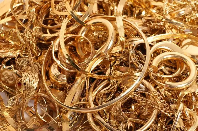 Ужесточить ввоз ювелирных изделий призывают в Сенате