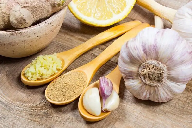 Насколько эффективны чеснок, лимон и имбирь в борьбе с коронавирусом