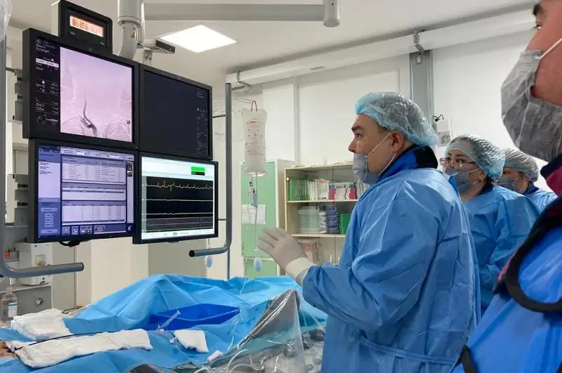 Алматинский ангионейрохирург провел мастер-класс для врачей в ЗКО