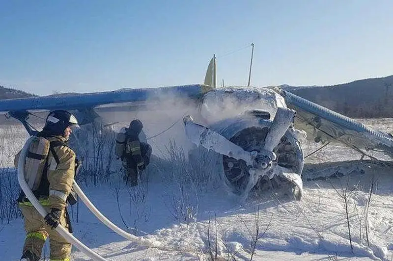 Самолет ударился о землю при взлете в Магадане: семь человек пострадали