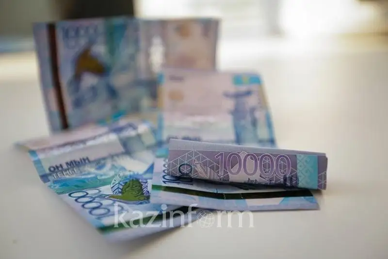 Более 1,6 млрд тенге выплачено медикам Алматы в качестве надбавок