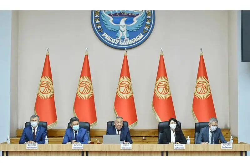 Президент Кыргызстана подписал указ об отставке правительства и премьер-министра
