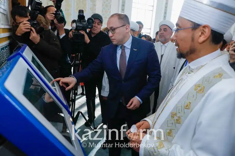 В столичной мечети презентовали электронный терминал для приема пожертвований граждан