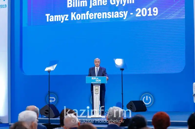 Глава государства расставил приоритеты в развитии среднего образования РК