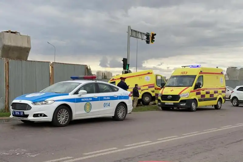 Автомобиль скорой помощи попал в ДТП в Нур-Султане