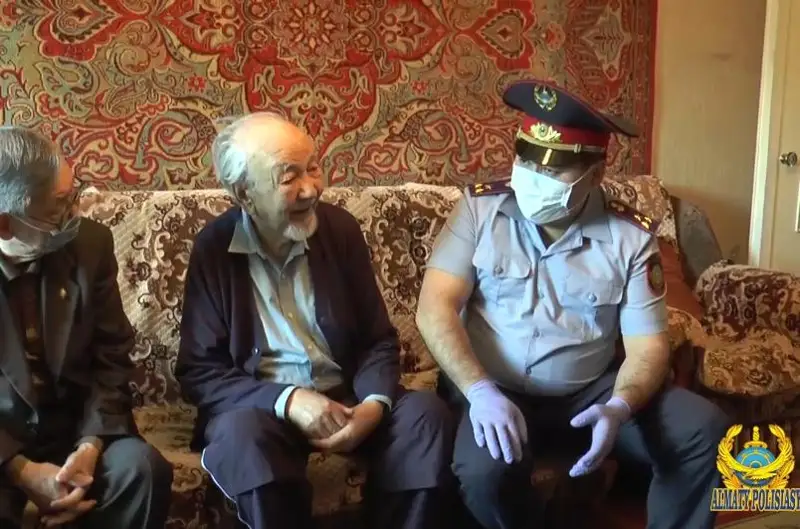 Глава алматинской полиции посетил ветеранов