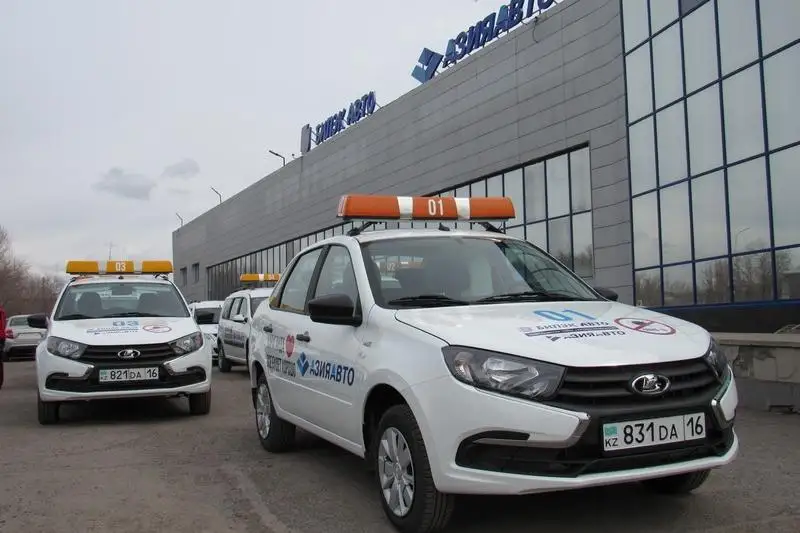 Предприниматели обеспечили карагандинских санврачей и волонтеров транспортом