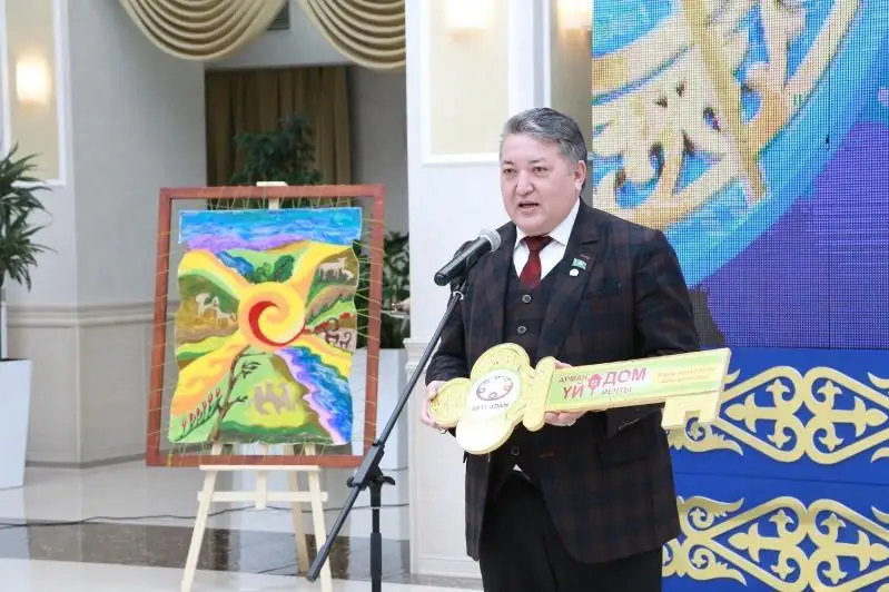 Меценаты Карагандинской области в День благодарности вручили ключи от квартир