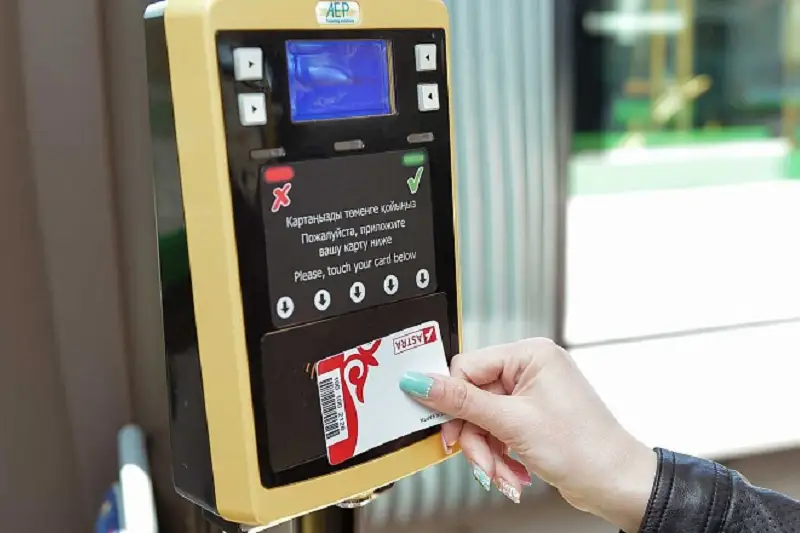 Валидация в автобусах Нур-Султана останется обязательной для детей