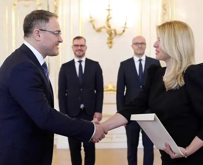 Посол Казахстана вручил верительные грамоты Президенту Словакии