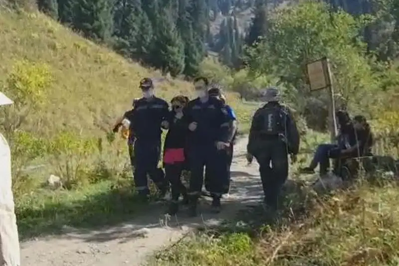 Туристку спасли на пике Фурманова