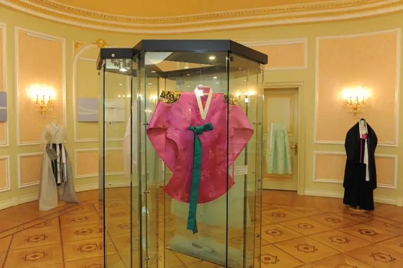 В музее Библиотеки Елбасы открылась выставка корейской традиционной одежды