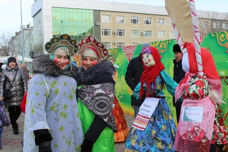 Народные гуляния проходят в Петропавловске