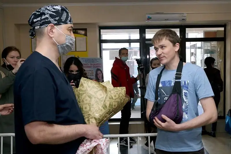 Карагандинские хирурги реплантировали кисть пациенту