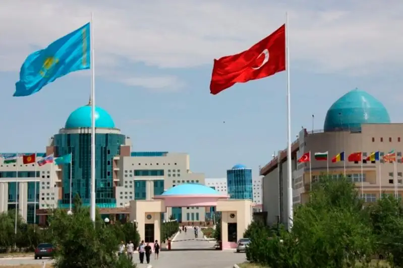 Умирзак Шукеев поздравил преподавателей МКТУ им. Х.А.Яссауи с присвоением особого статуса