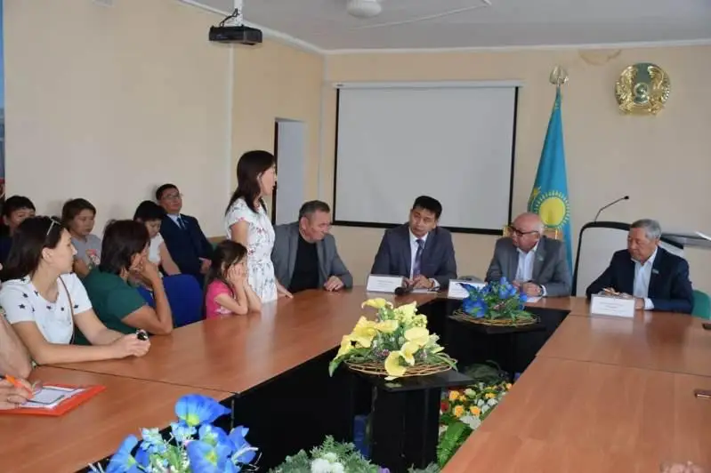 Продолжаются поездки сенаторов в регионы страны