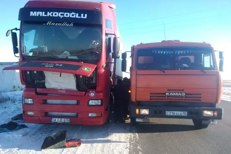 Автобус с пассажирами-иностранцами сломался на трассе в СКО