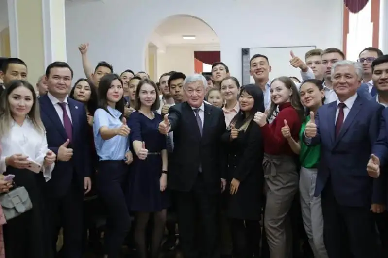 Не бойтесь мечтать и смело идите к своей цели – Бердибек Сапарбаев дал наставления молодёжи