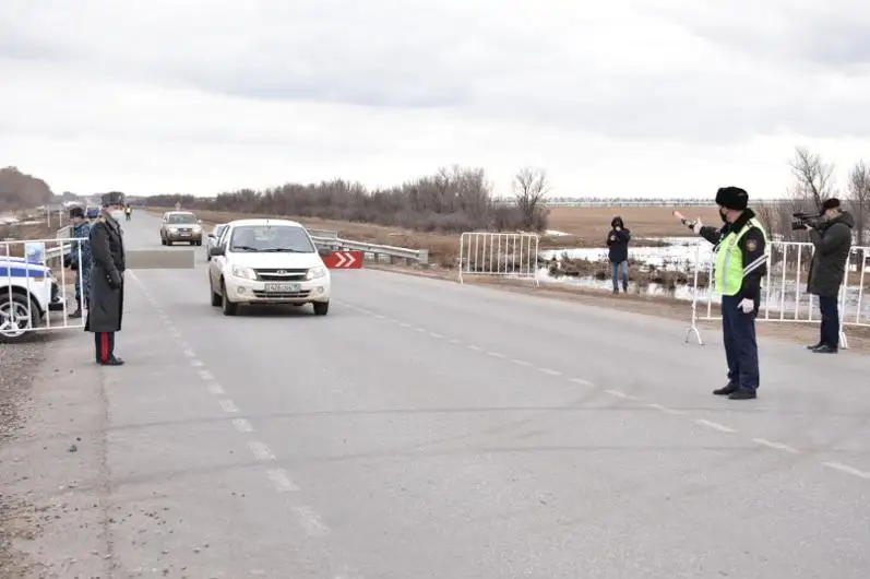 Неизвестные напали на пост в Акмолинской области и угнали грузовик с зерном