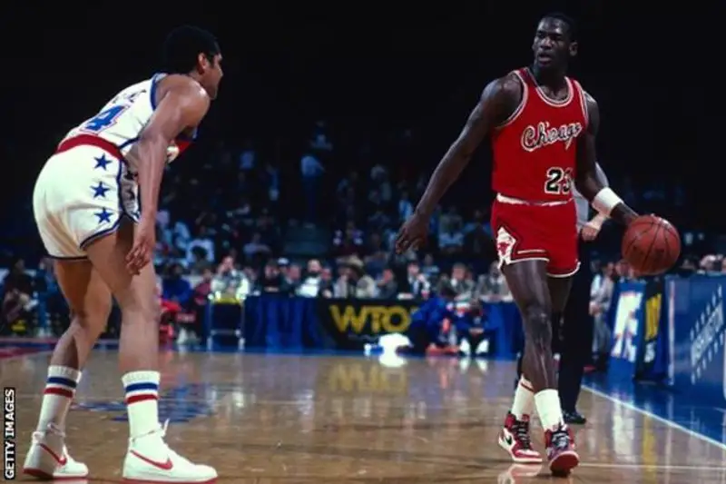 Кроссовки легендарного Майкла Джордана проданы на аукционе за рекордные $560 тысяч