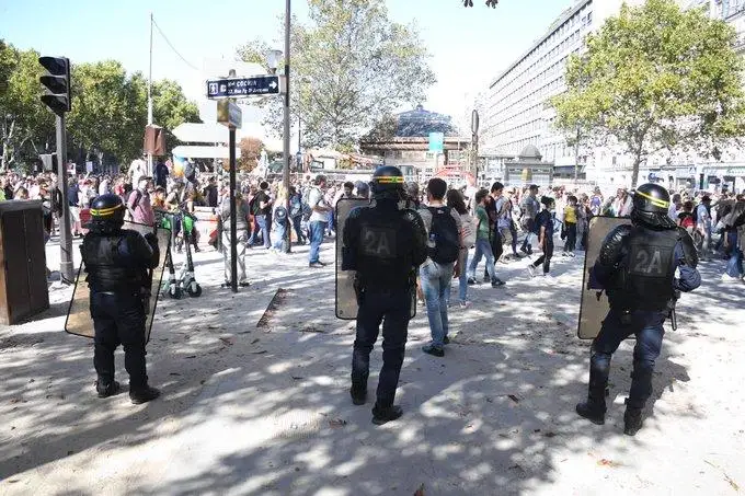 Манифестация «желтых жилетов» в Париже: 163 задержанных