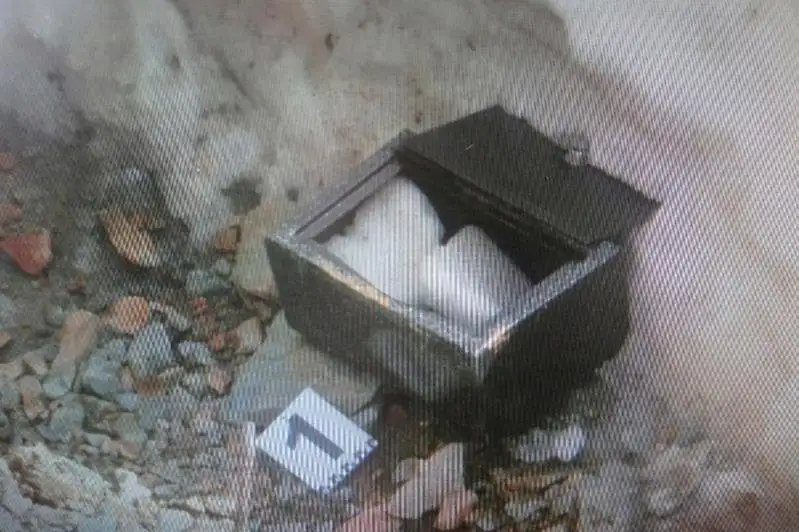 Сейф с двумя миллионами тенге вынес грабитель из дома в СКО