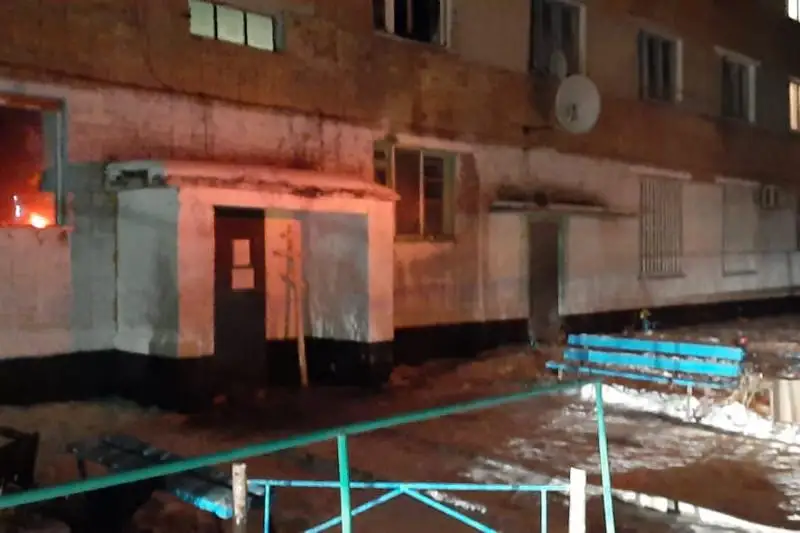 Свыше 40 человек эвакуировали во время двух пожаров в ВКО