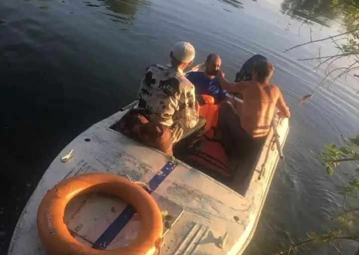 Четверых мужчин спасли на островке в междуречье Иртыша и Ульбы