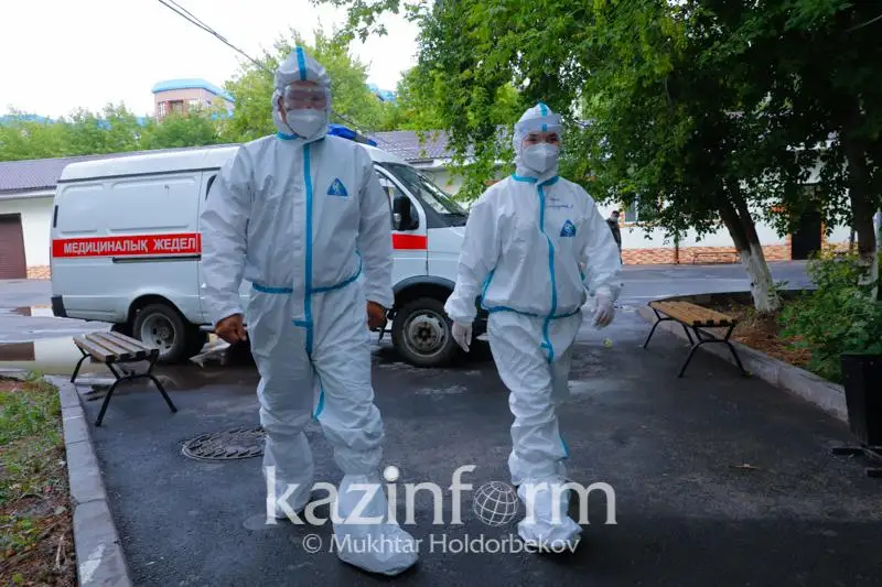 Свыше двух тысяч работников скорой помощи получили выплаты за борьбу с коронавирусом в Алматы