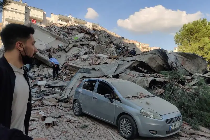 Число пострадавших при землетрясении в Измире достигло 321