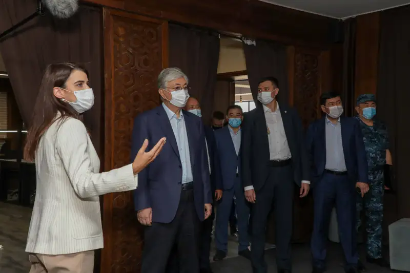 Глава Казахстана высоко оценил Визит-центр и парк «Жібек жолы» в Туркестане