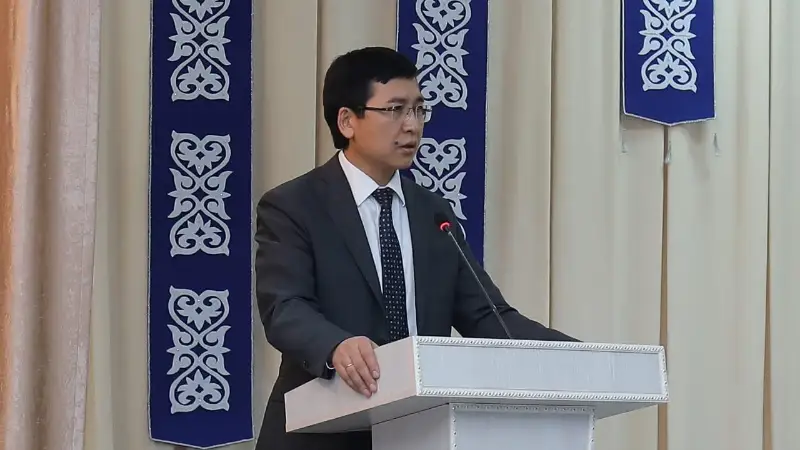 Асхат Аймагамбетов пообещал не обыскивать учителей на тестировании по подтверждению квалификации