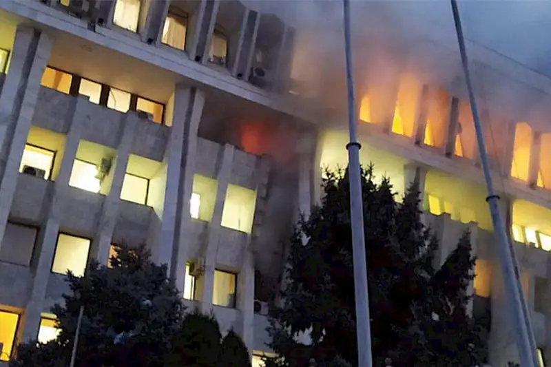 Пожар в Белом доме в Бишкеке локализован