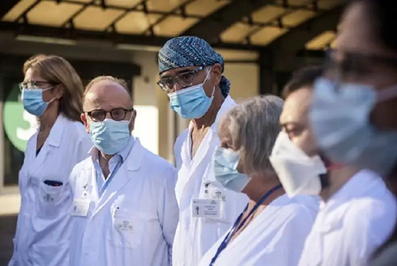 Италия приступила к тестированию вакцины от COVID-19 на людях